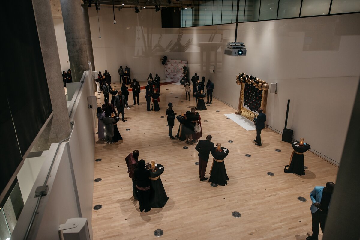 Vue d'ensemble de la salle lors d'une soirée N.É.V.A. précédente